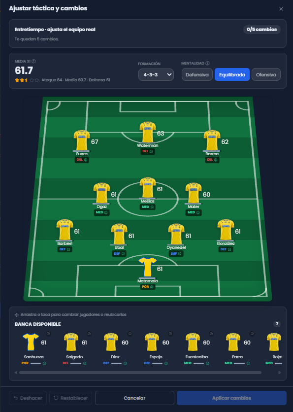 Editor «Ajustar táctica y cambios» del entretiempo: contador de 0/5 cambios, formación 4-3-3, mentalidad Equilibrada, el once en la cancha y la banca disponible con los suplentes que pueden entrar